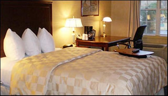 Newbury Inn Brookfield Rum bild
