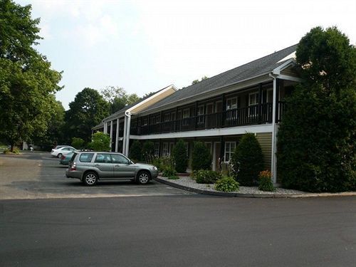 Newbury Inn Brookfield Exteriör bild