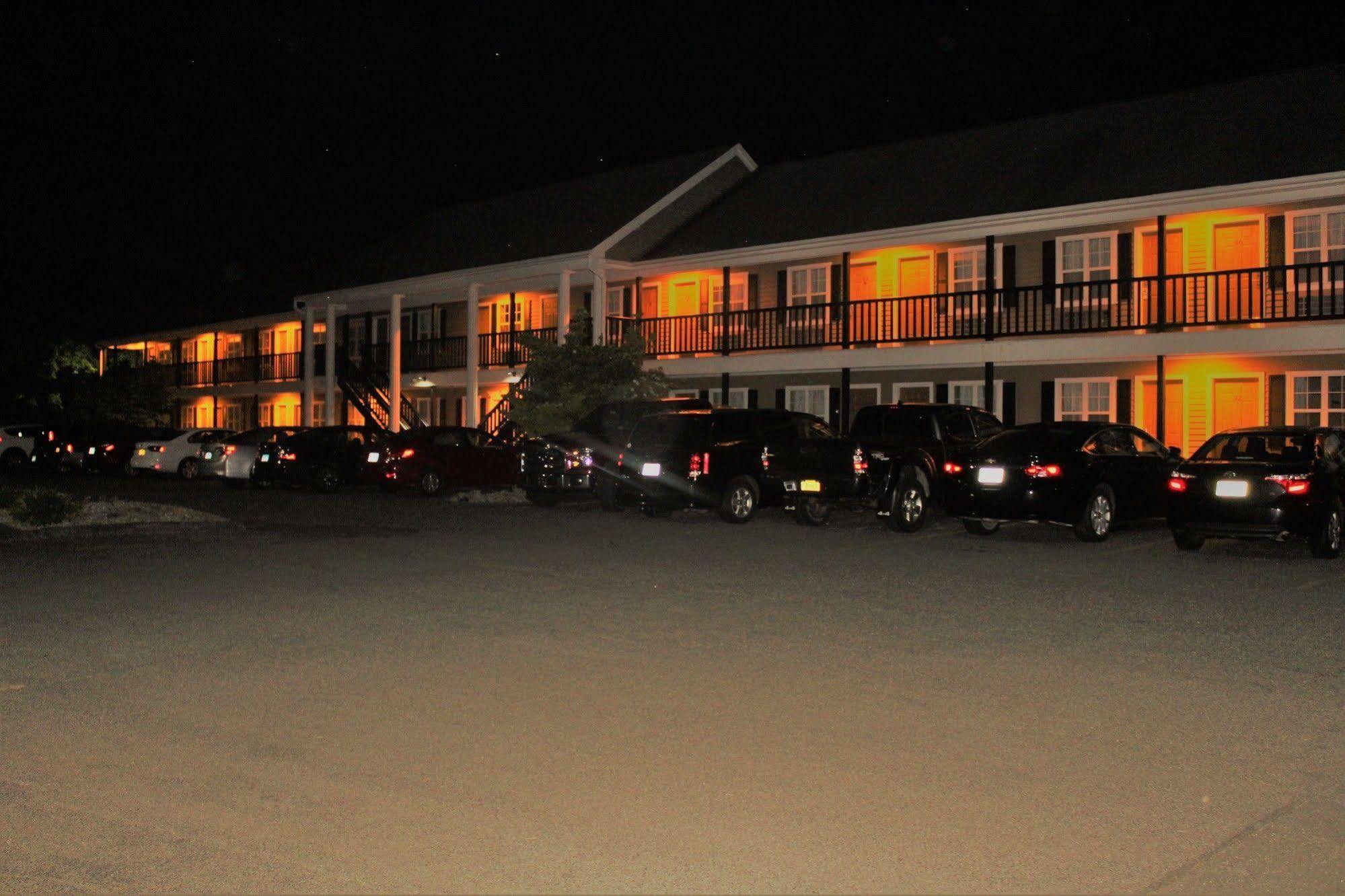 Newbury Inn Brookfield Exteriör bild