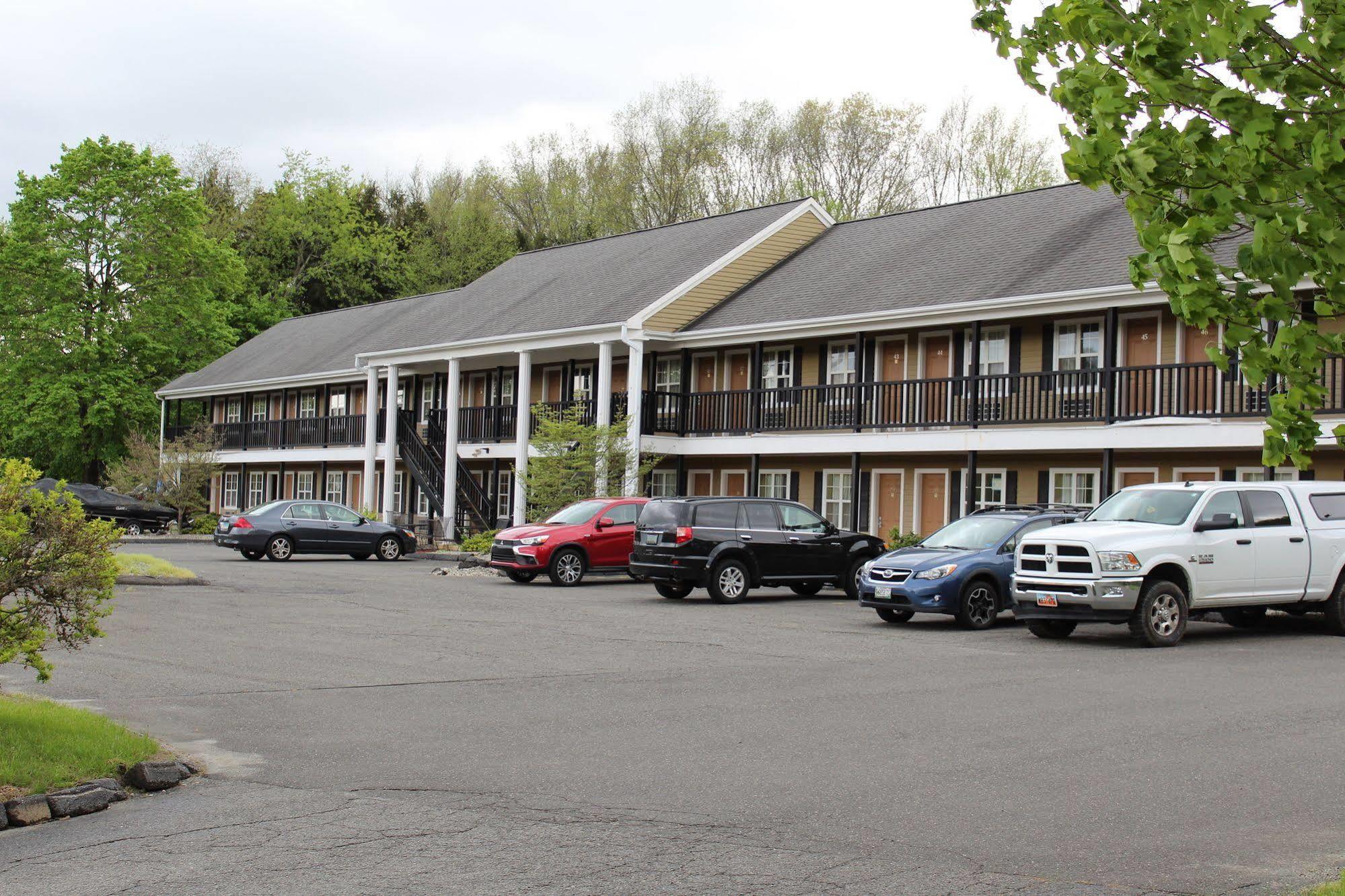 Newbury Inn Brookfield Exteriör bild